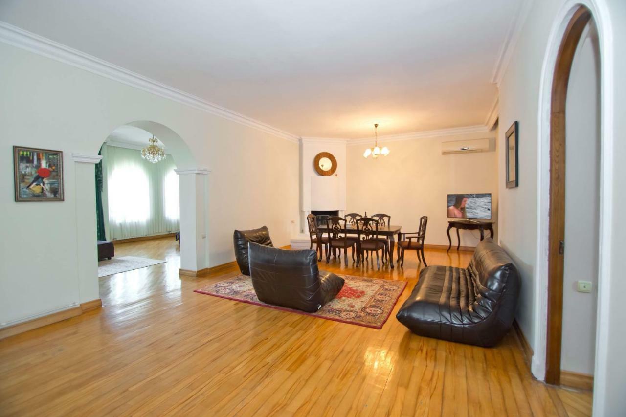 Apartment On Gorgiladze 25 Batumi Exterior photo