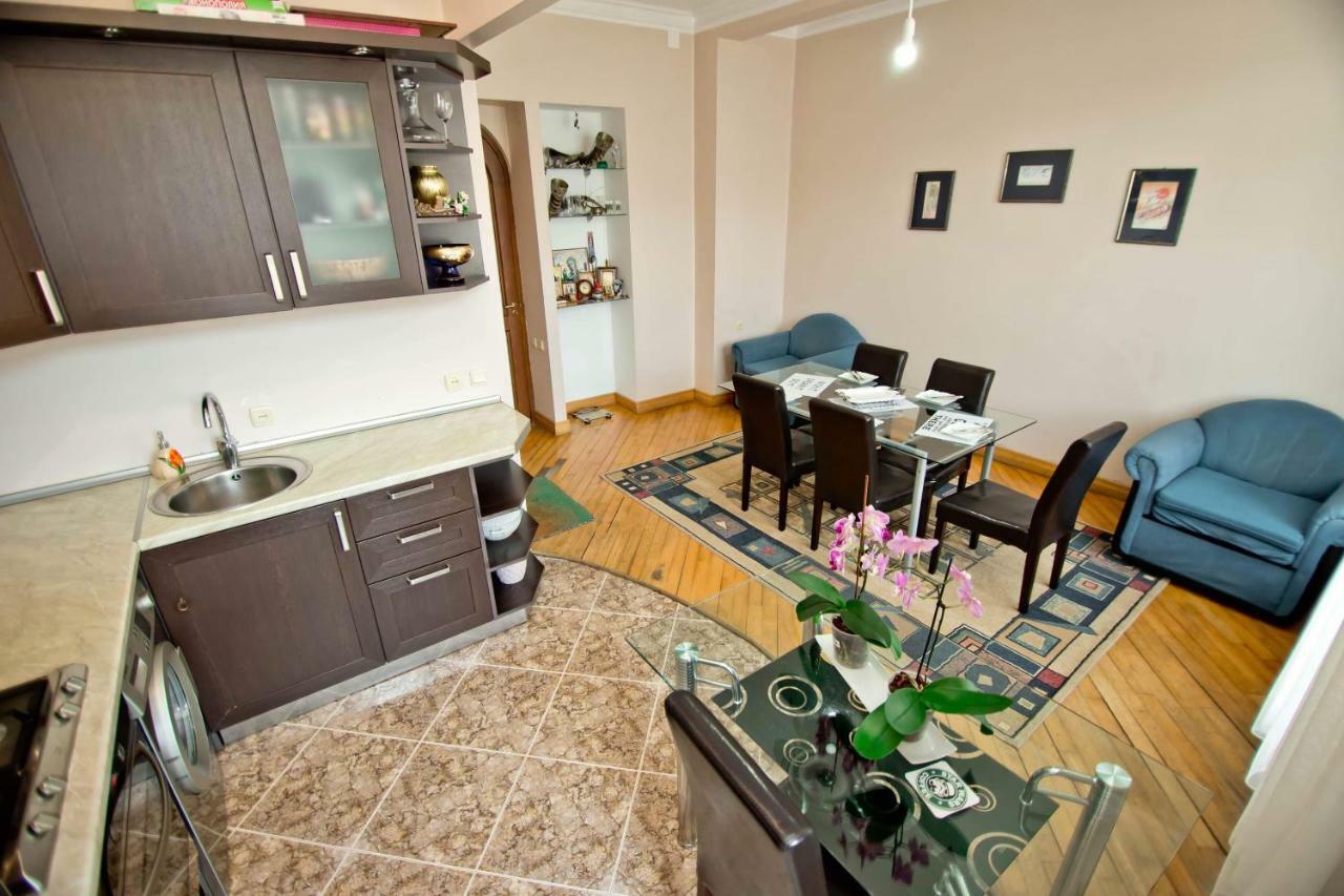 Apartment On Gorgiladze 25 Batumi Exterior photo