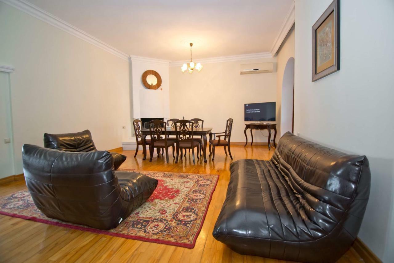 Apartment On Gorgiladze 25 Batumi Exterior photo