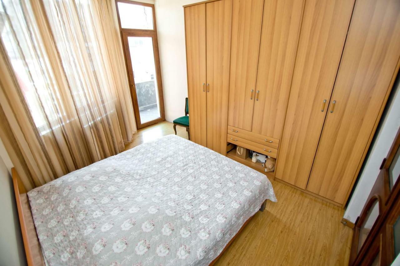 Apartment On Gorgiladze 25 Batumi Exterior photo