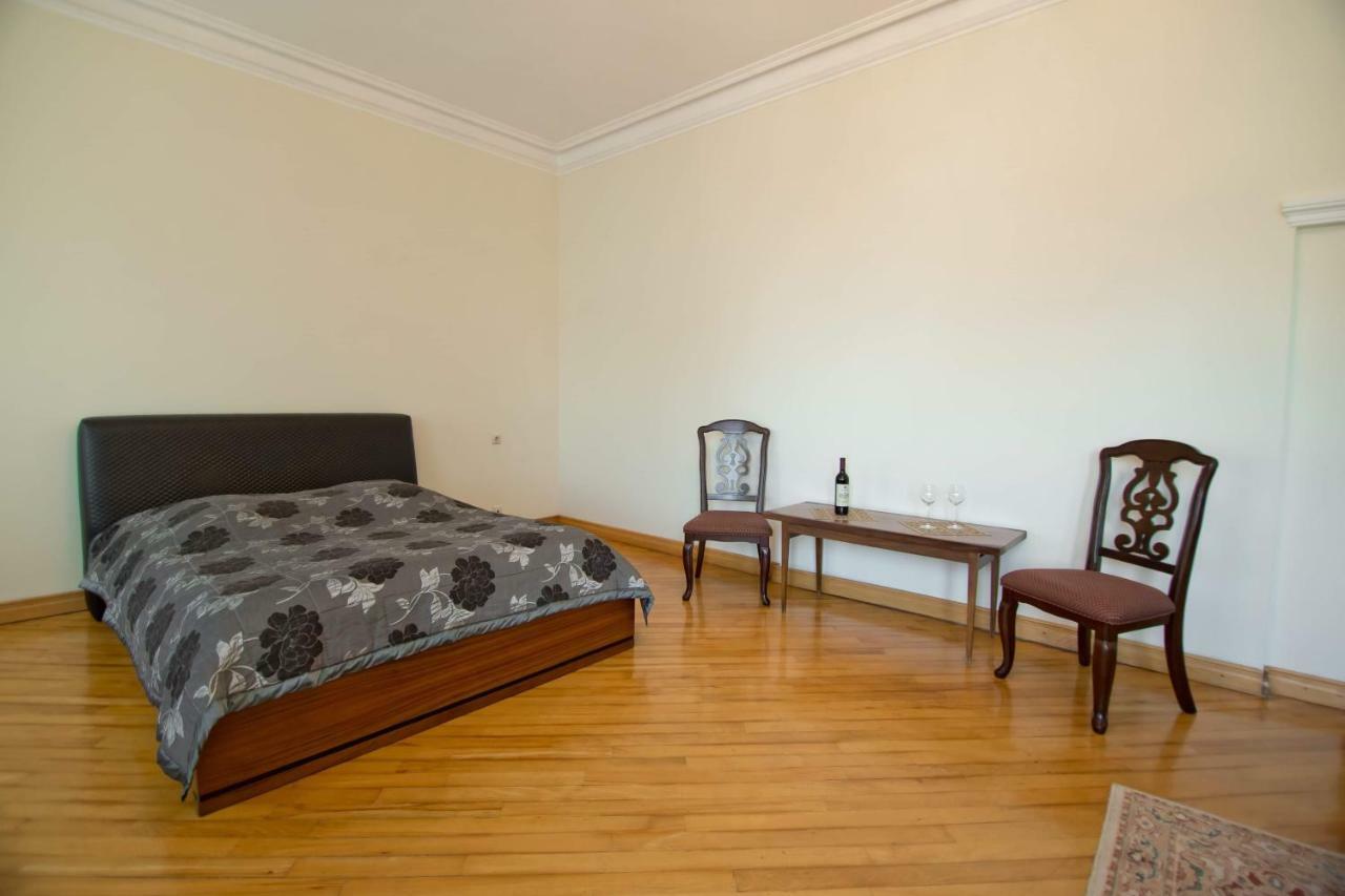 Apartment On Gorgiladze 25 Batumi Exterior photo