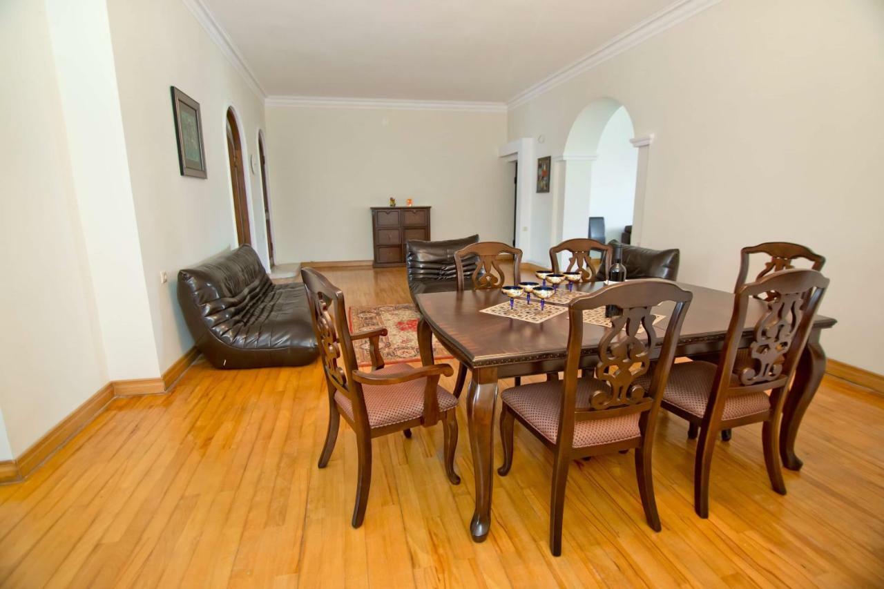 Apartment On Gorgiladze 25 Batumi Exterior photo